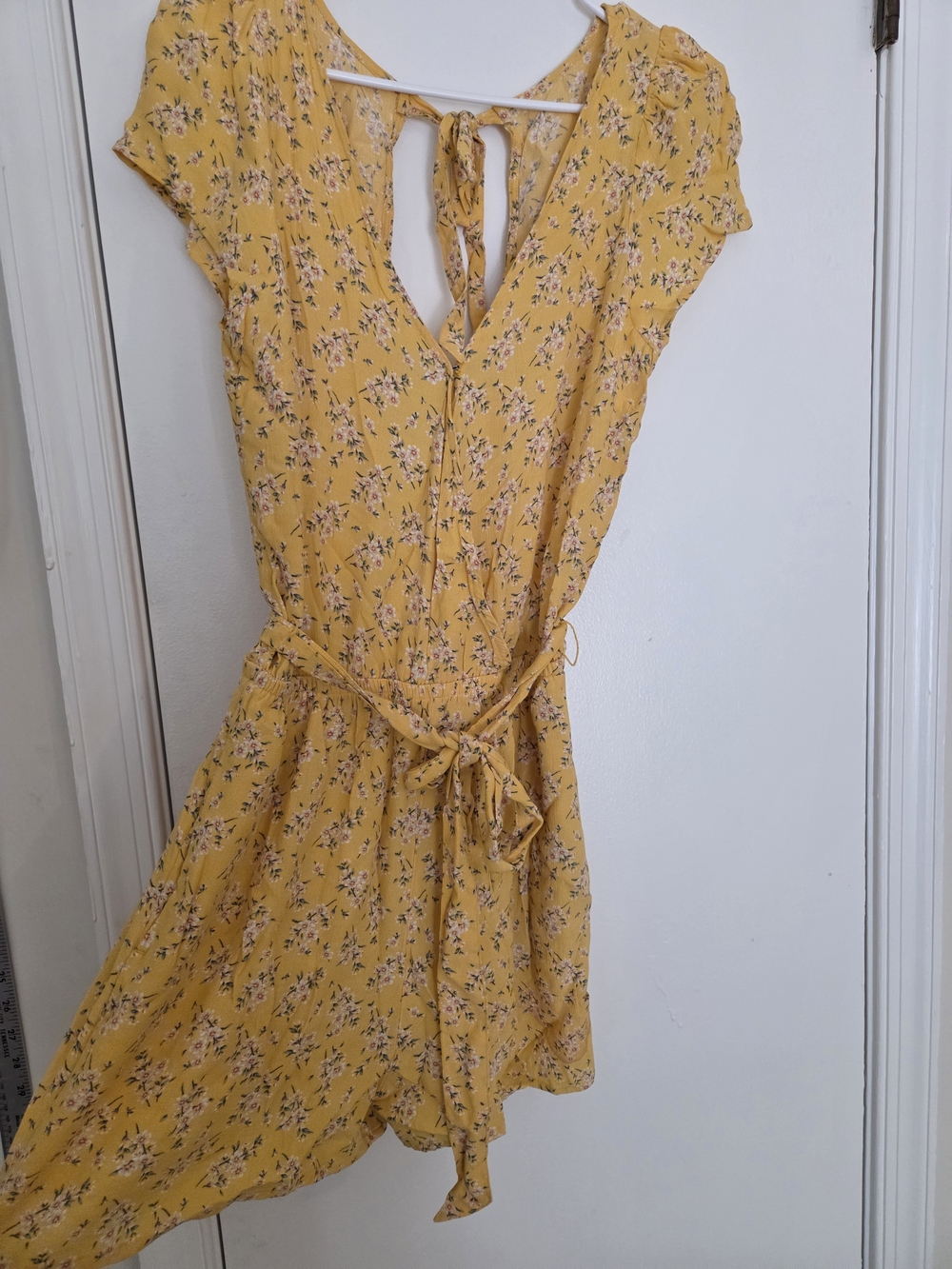 American Eagle Yellow Floral Open Back Tie Waist Romper M